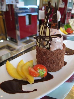 Decadent desserts at New York Cafe