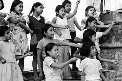 childrensinging.jpg