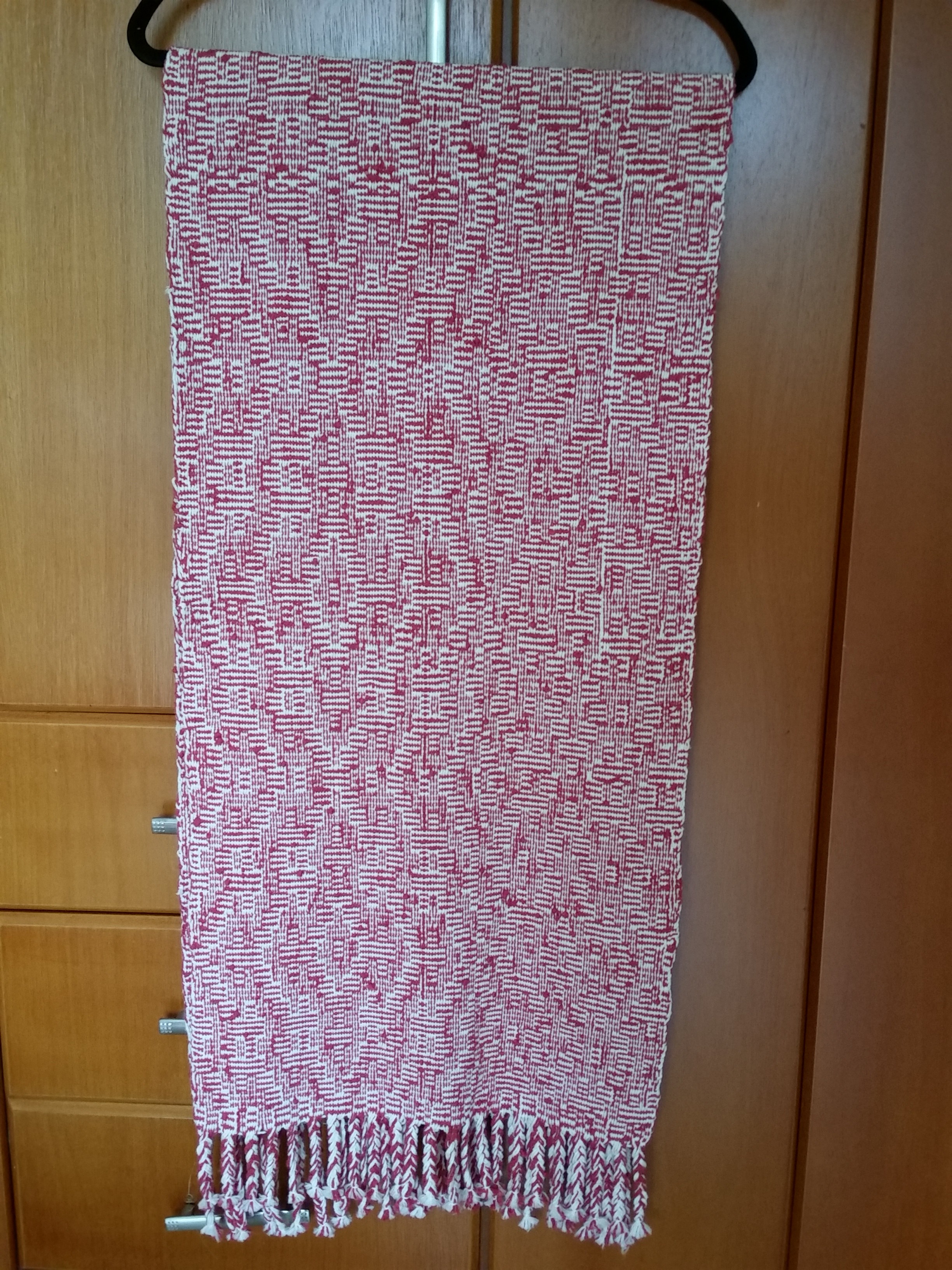 redwhitescarf.jpg